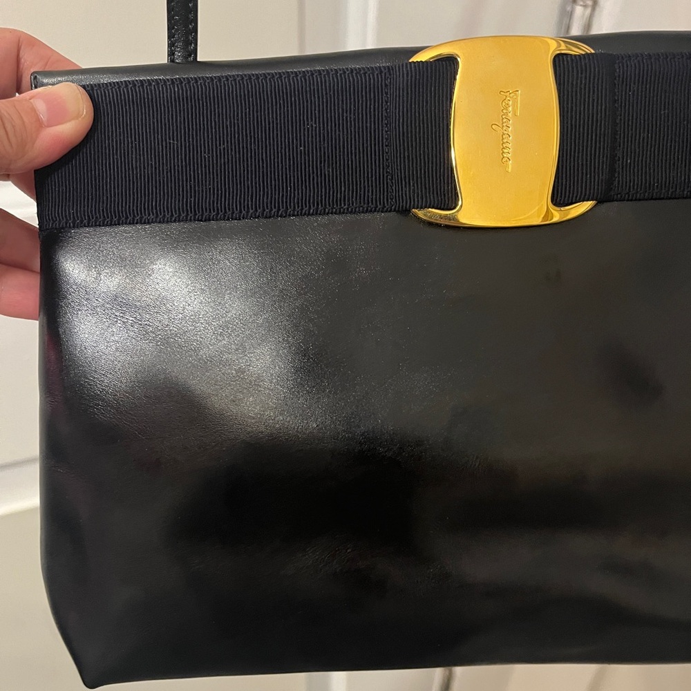 Salvatore Ferragamo Vala Leather Clutch Crossbody Bag Vara Bow Gold Buckle Purse - Picture 3 of 16